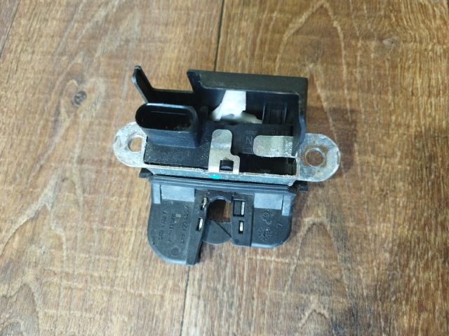 bontott VW POLO V Csomagtérajtó Zárszerkezet