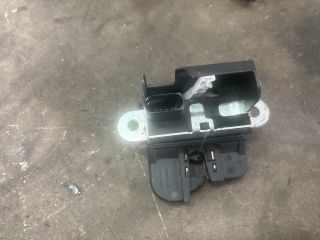 bontott VW POLO V Csomagtérajtó Zárszerkezet