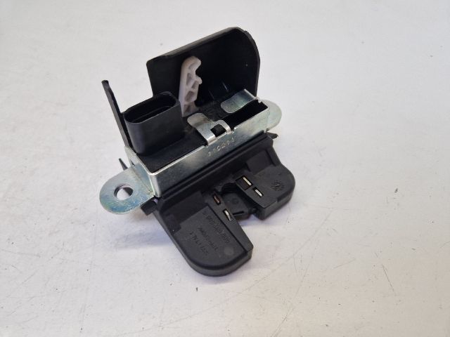 bontott VW POLO V Csomagtérajtó Zárszerkezet