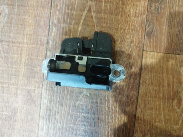 bontott VW POLO V Csomagtérajtó Zárszerkezet