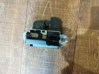 bontott VW POLO V Csomagtérajtó Zárszerkezet