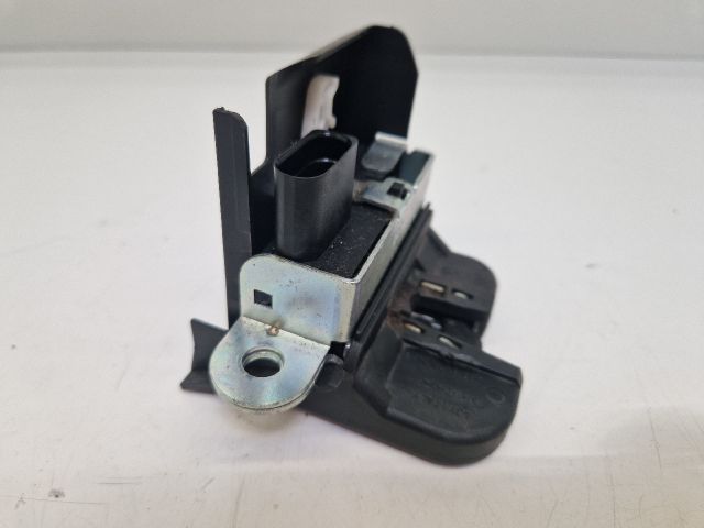 bontott VW POLO V Csomagtérajtó Zárszerkezet