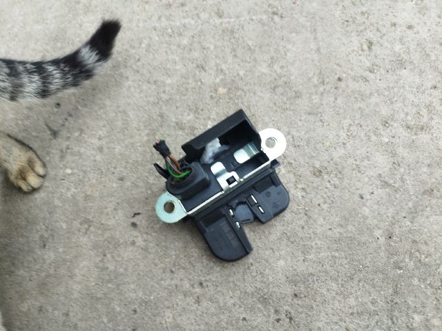 bontott VW POLO V Csomagtérajtó Zárszerkezet