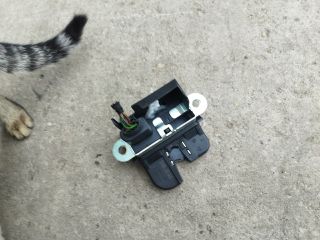 bontott VW POLO V Csomagtérajtó Zárszerkezet