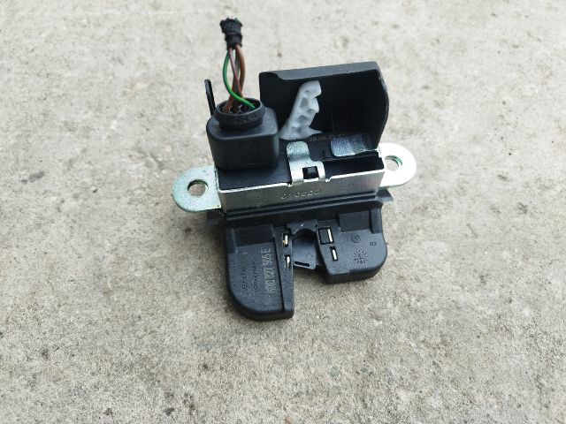 bontott VW POLO V Csomagtérajtó Zárszerkezet