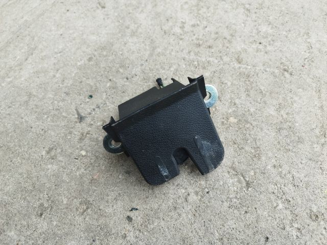 bontott VW POLO V Csomagtérajtó Zárszerkezet