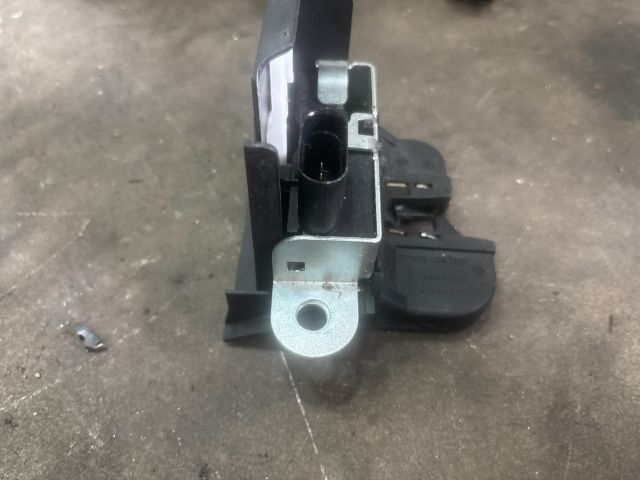 bontott VW POLO V Csomagtérajtó Zárszerkezet