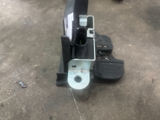 bontott VW POLO V Csomagtérajtó Zárszerkezet