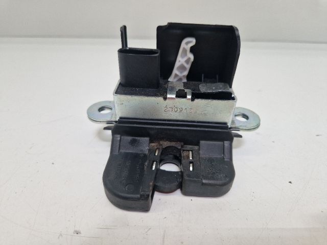 bontott VW POLO V Csomagtérajtó Zárszerkezet