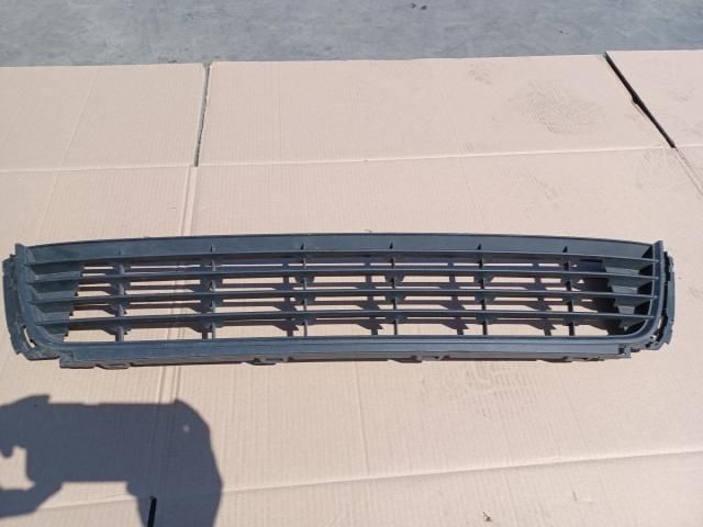 bontott VW POLO V Első Lökhárító Alsó Középső Díszrács