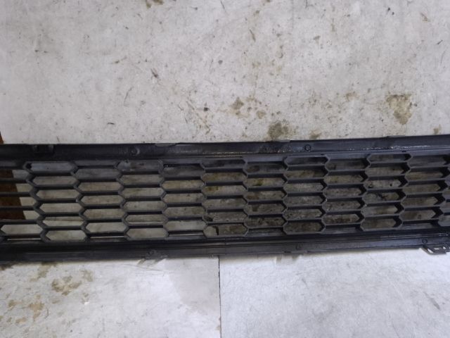 bontott VW POLO V Első Lökhárító Alsó Középső Díszrács