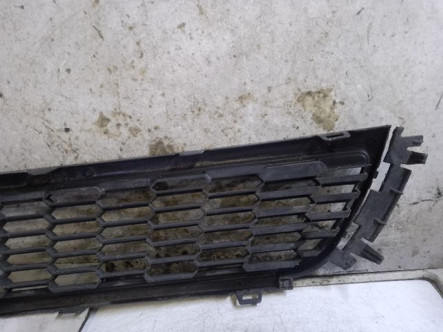 bontott VW POLO V Első Lökhárító Alsó Középső Díszrács