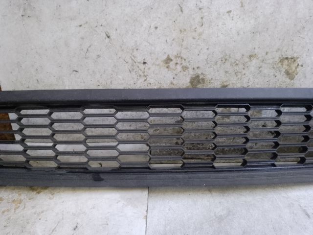 bontott VW POLO V Első Lökhárító Alsó Középső Díszrács