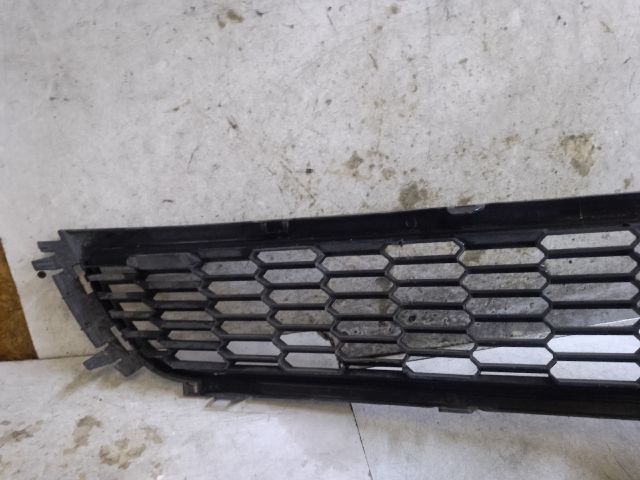 bontott VW POLO V Első Lökhárító Alsó Középső Díszrács