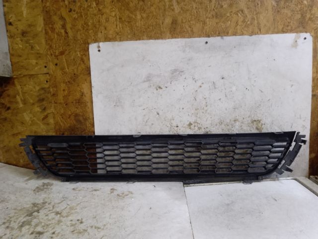 bontott VW POLO V Első Lökhárító Alsó Középső Díszrács