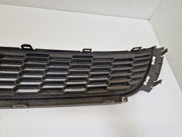 bontott VW POLO V Első Lökhárító Alsó Középső Díszrács