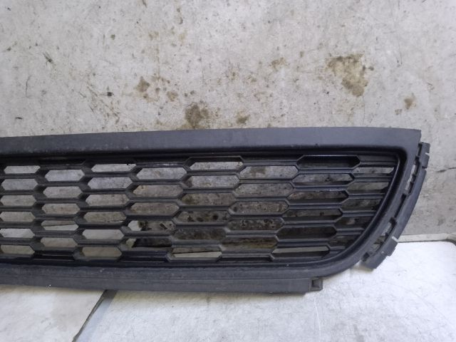 bontott VW POLO V Első Lökhárító Alsó Középső Díszrács