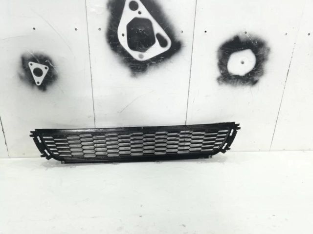 bontott VW POLO V Első Lökhárító Alsó Középső Díszrács