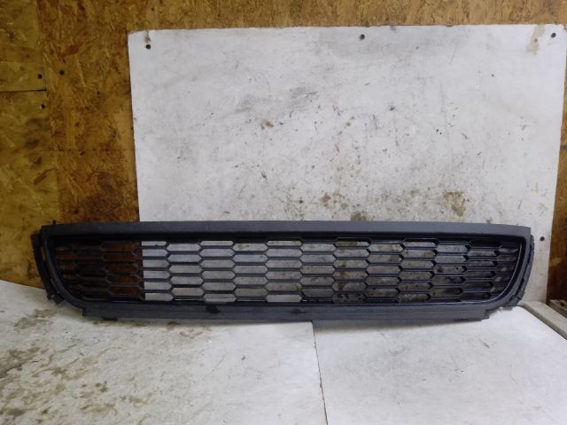 bontott VW POLO V Első Lökhárító Alsó Középső Díszrács