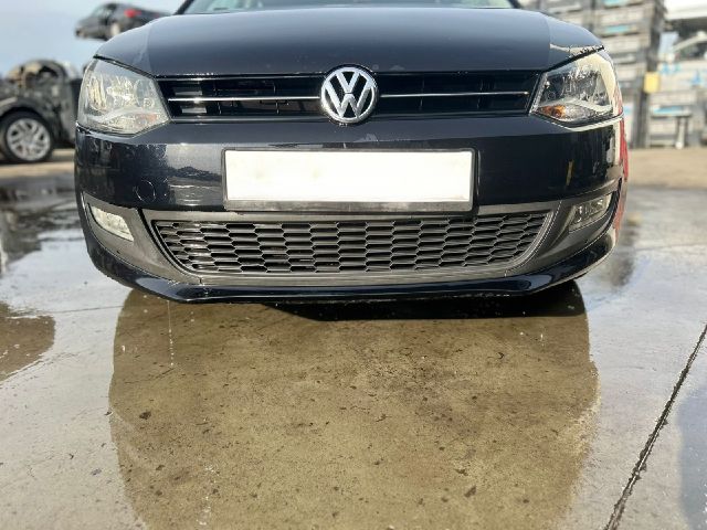 bontott VW POLO V Első Lökhárító (Részeivel)