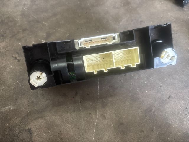 bontott VW POLO V Fűtéskapcsoló (Nem klímás)