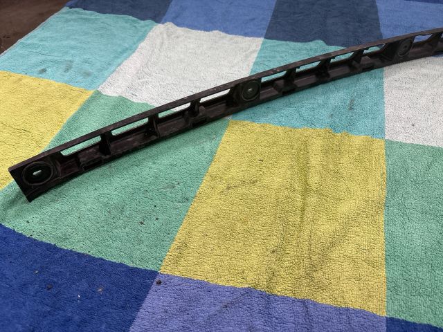 bontott VW POLO V Hátsó középső Lökhárító Tartó (Műanyag)