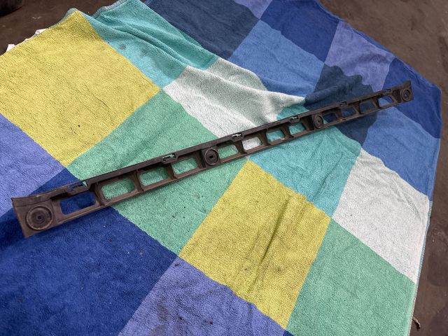 bontott VW POLO V Hátsó középső Lökhárító Tartó (Műanyag)