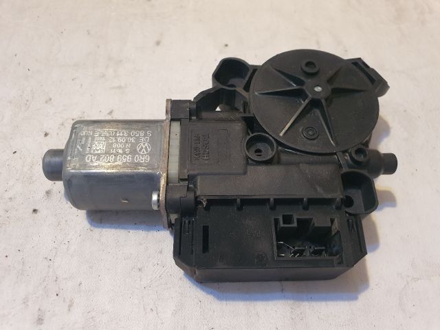 bontott VW POLO V Jobb első Ablakemelő Motor