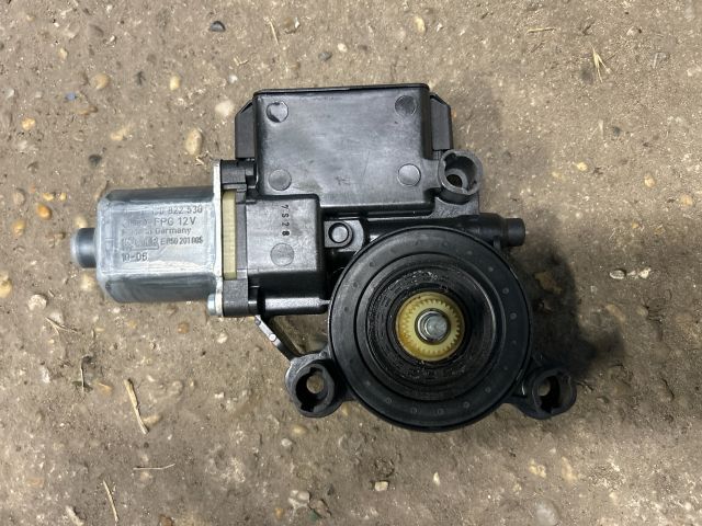 bontott VW POLO V Jobb első Ablakemelő Motor