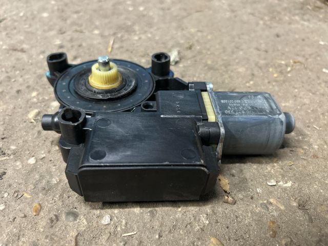 bontott VW POLO V Jobb első Ablakemelő Motor