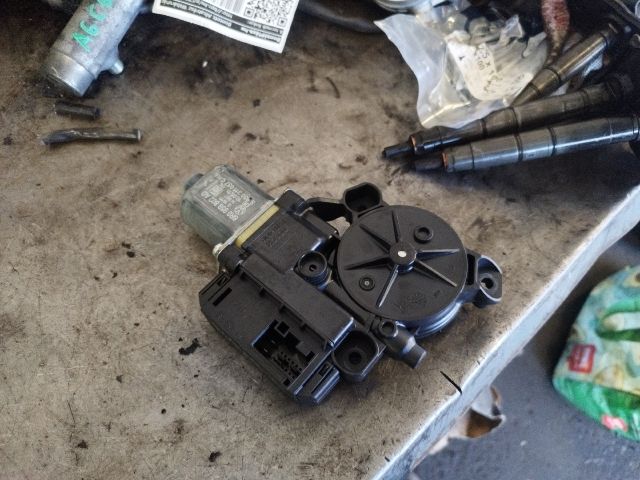 bontott VW POLO V Jobb első Ablakemelő Motor