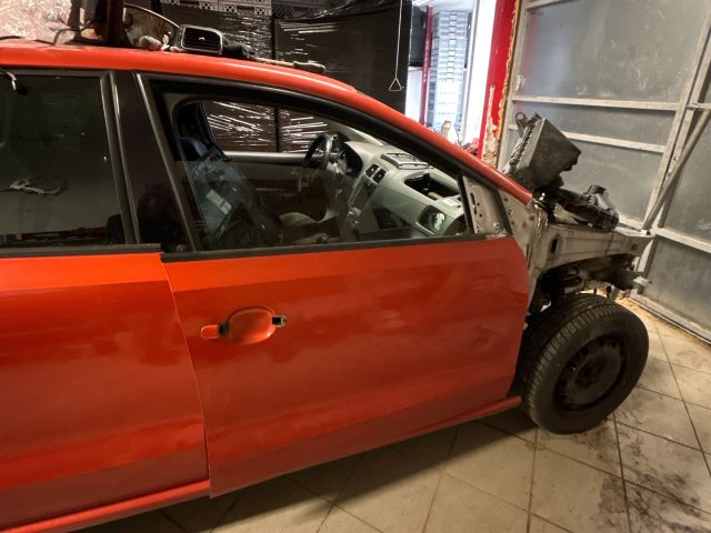 bontott VW POLO V Jobb első Ajtó (Részeivel)