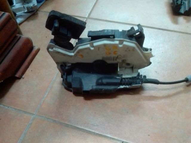 bontott VW POLO V Jobb első Ajtózár