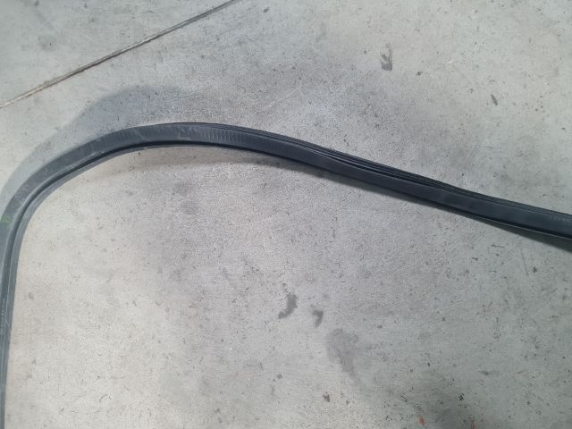 bontott VW POLO V Jobb első Gumikéder