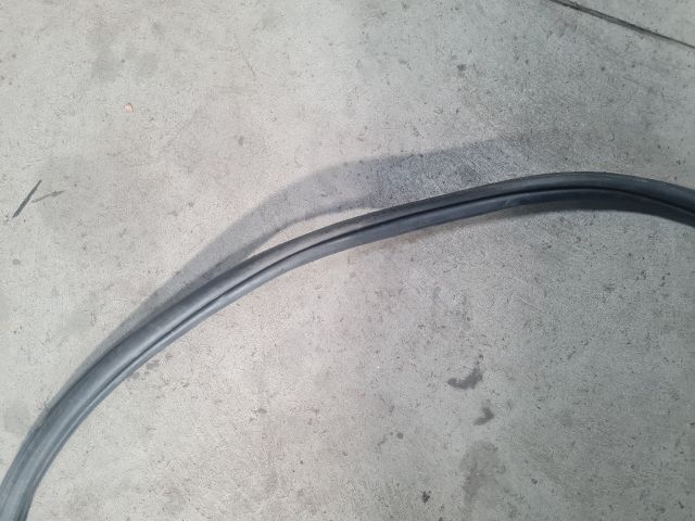 bontott VW POLO V Jobb első Gumikéder