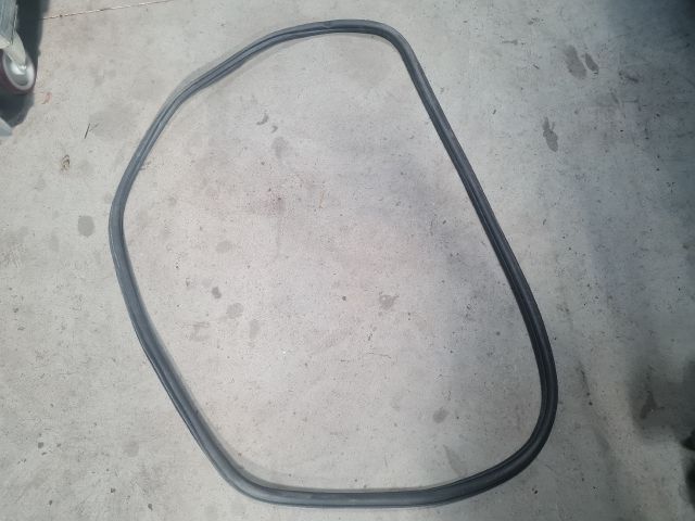 bontott VW POLO V Jobb első Gumikéder