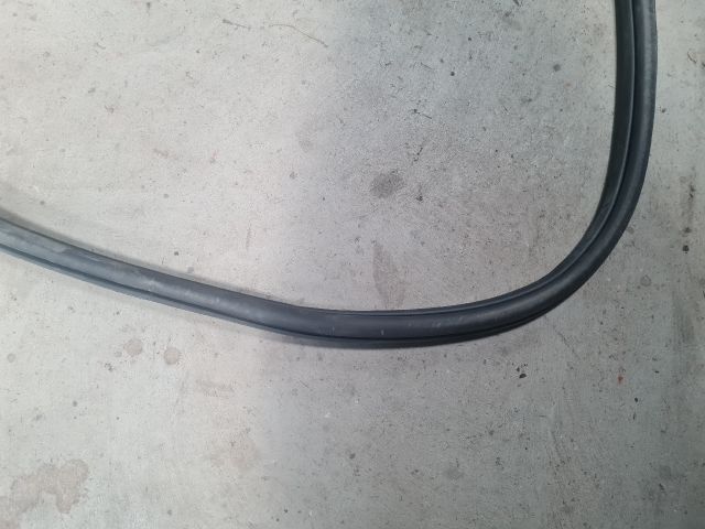 bontott VW POLO V Jobb első Gumikéder