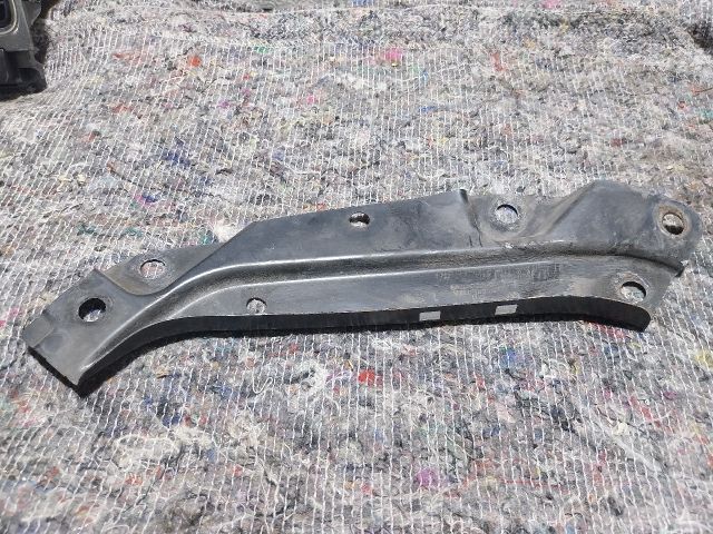 bontott VW POLO V Jobb Fényszóró Tartó