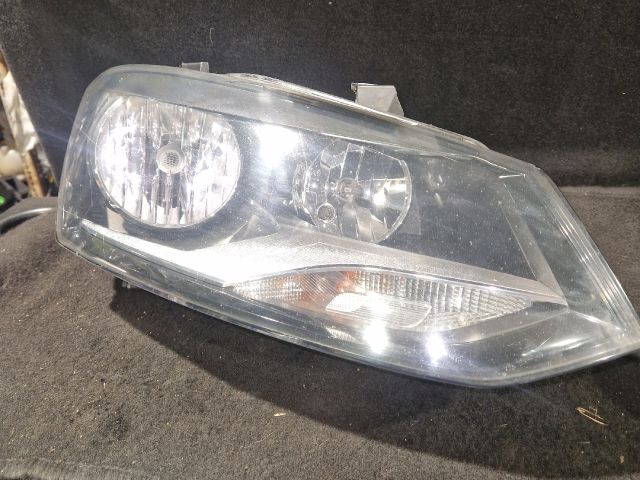 bontott VW POLO V Jobb Fényszóró