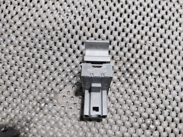 bontott VW POLO V Jobb hátsó Ablakemelő Kapcsoló