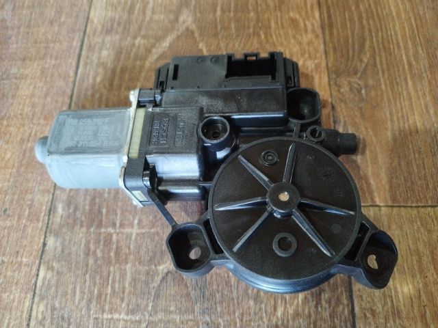 bontott VW POLO V Jobb hátsó Ablakemelő Motor