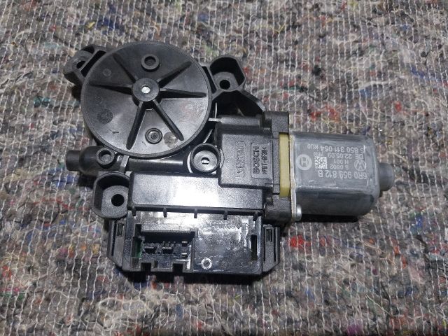 bontott VW POLO V Jobb hátsó Ablakemelő Motor