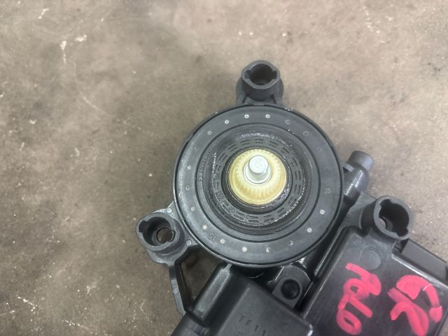 bontott VW POLO V Jobb hátsó Ablakemelő Motor