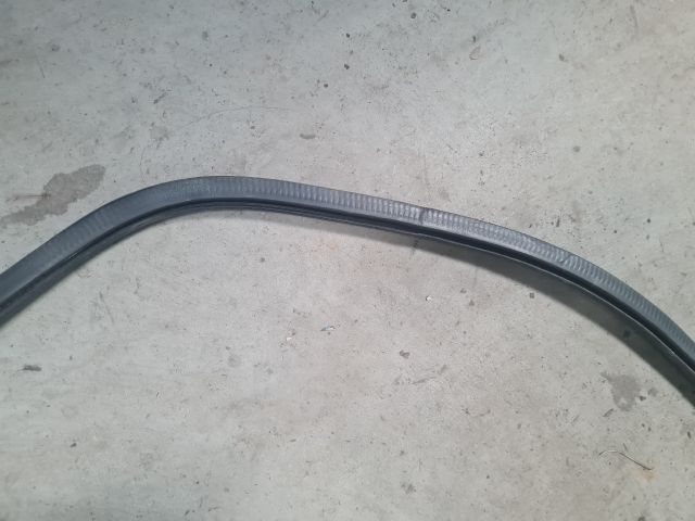 bontott VW POLO V Jobb hátsó Gumikéder