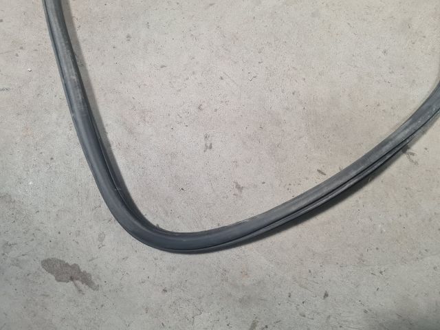 bontott VW POLO V Jobb hátsó Gumikéder