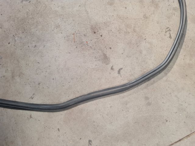 bontott VW POLO V Jobb hátsó Gumikéder