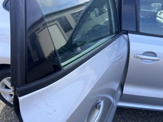 bontott VW POLO V Jobb hátsó Vízlehúzó Gumicsík