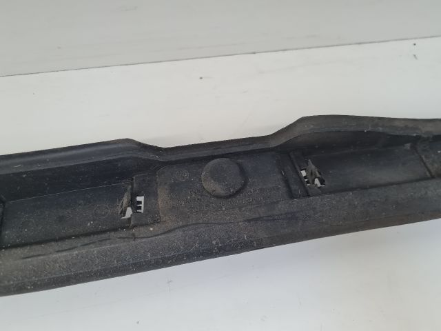 bontott VW POLO V Jobb Sárvédő Csavar Burkolat