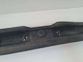 bontott VW POLO V Jobb Sárvédő Csavar Burkolat