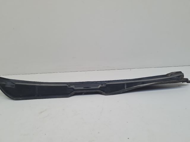 bontott VW POLO V Jobb Sárvédő Csavar Burkolat